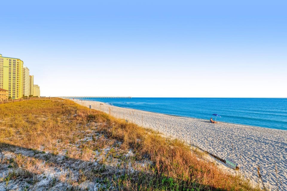 Spacious Condo with Balcony in Navarre Beach with Shared Pool House in Pensacola Beach