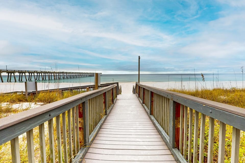 Sixth-floor Gulf-front condo with water views pool hot tub & covered parking House in Pensacola Beach