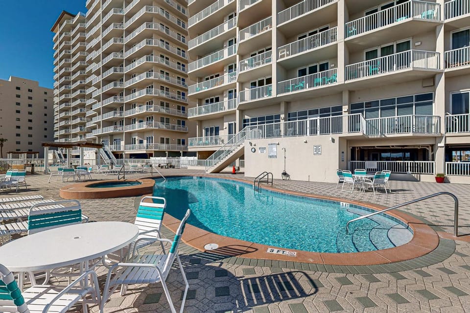 7th-floor bright open condo - close to dining with Gulf front views House in Pensacola Beach