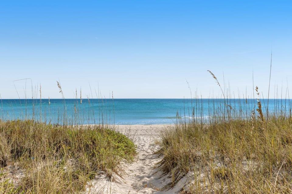 Beachfront multi-level home with amazing views - close to everything House in Pensacola Beach
