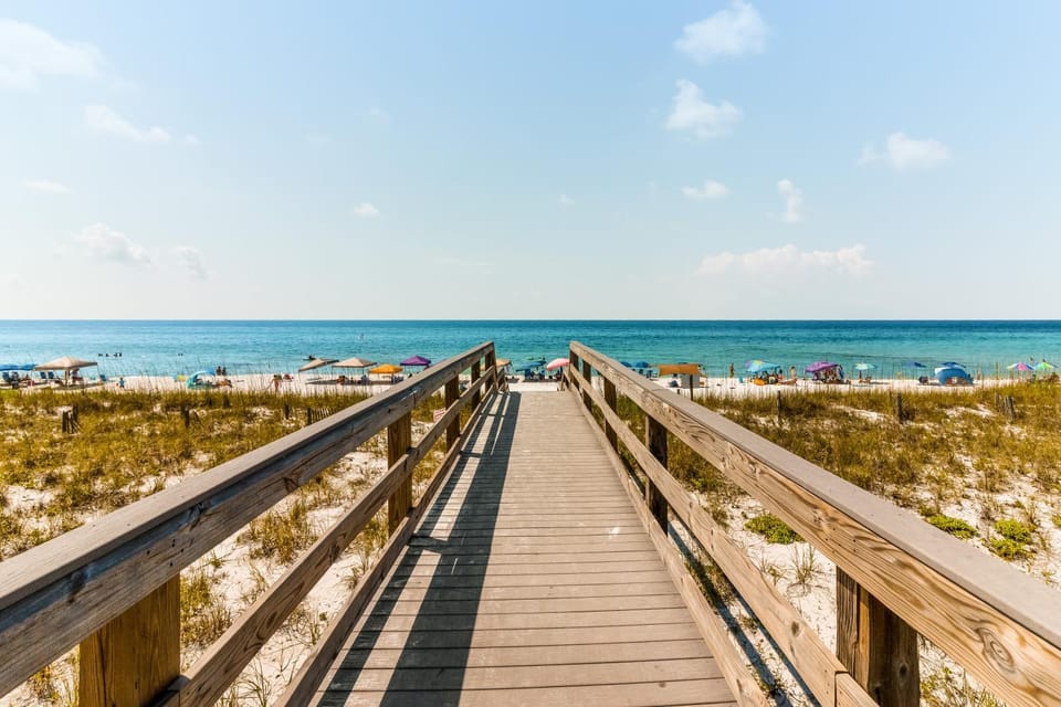 Second-floor condo with beach access shared outdoor pool & tennis court House in Pensacola Beach