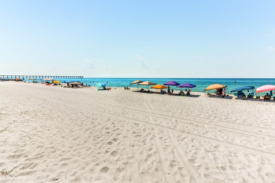 Second-floor condo with beach access shared outdoor pool & tennis court House in Pensacola Beach