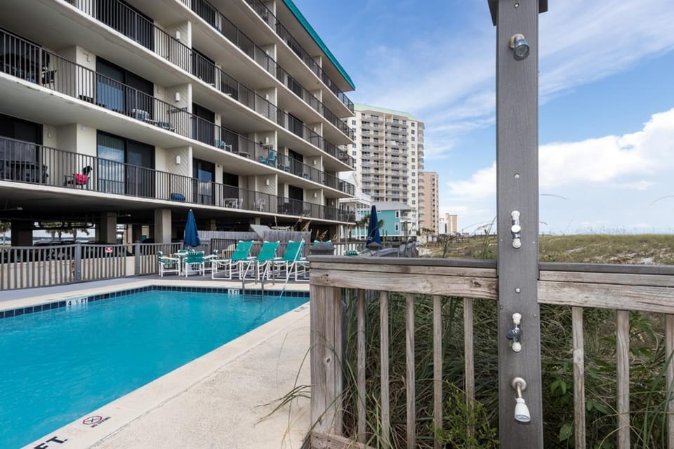 Beachfront condo with Gulf views pool & private balcony - near Navarre Pier House in Pensacola Beach