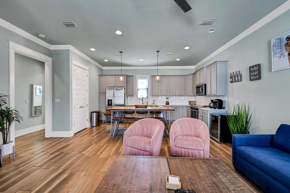 Luxury home near beach with pool & bikes included - dog-friendly House in Miramar Beach