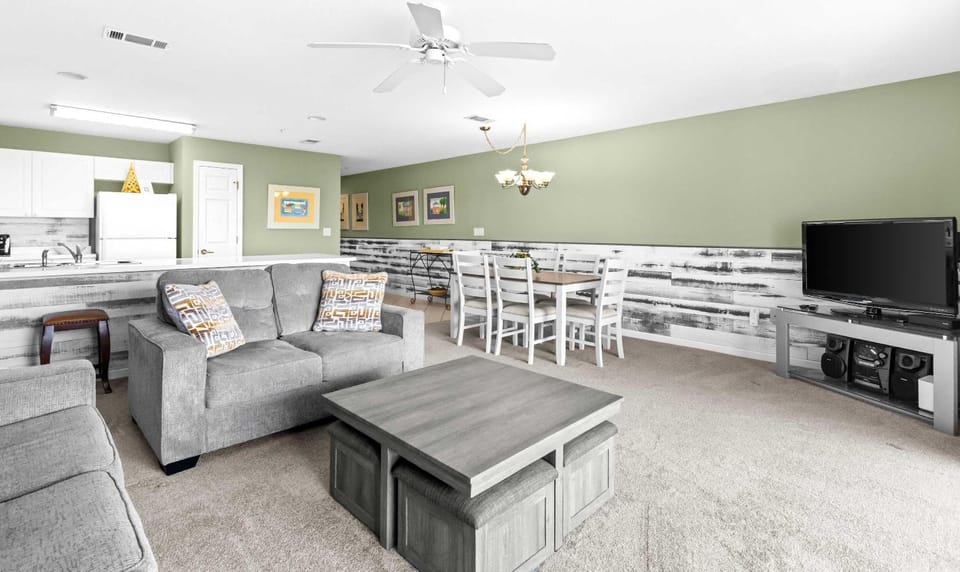 Fourth-floor ocean-view condo with pool high-speed WiFi beach access & W&D House in Miramar Beach