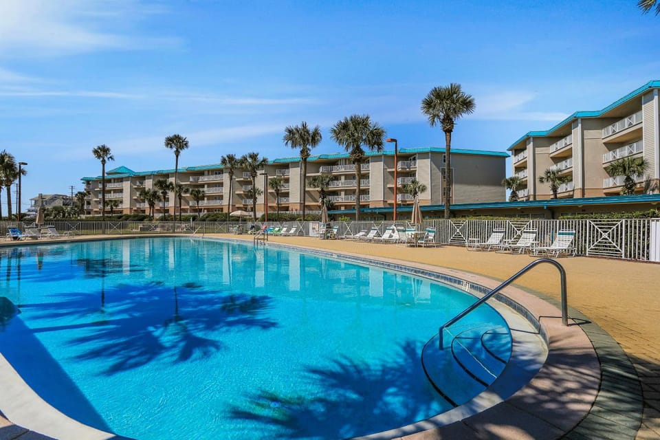 Remodeled ocean-view condo with pools tennis court washer&dryer balcony & AC House in Miramar Beach