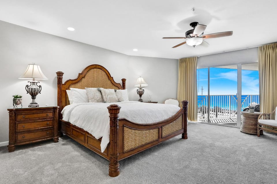 Remodeled ocean-view condo with pools tennis court washer&dryer balcony & AC House in Miramar Beach