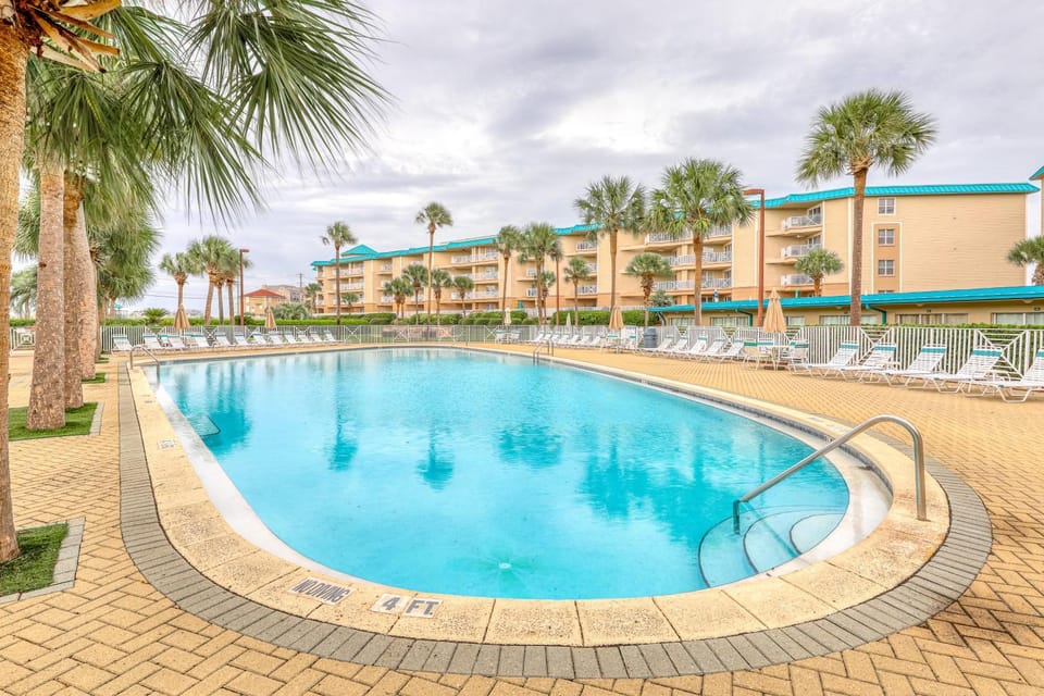 Friendly Condo with Private washer&dryer High-Speed WiFi & Beach Access House in Miramar Beach