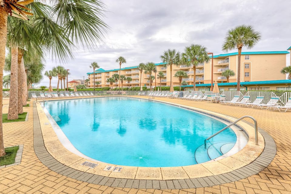 3rd Floor Condo with Shared Pools Tennis Private W&D WiFi and Central AC House in Miramar Beach