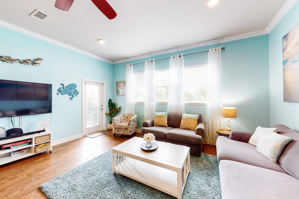 Beach service included at gated coastal condo with pool hot tub W&D & balcony House in Miramar Beach