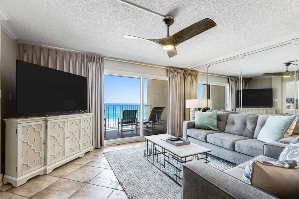 Snowbird-friendly Gulf-front Condo with outdoor Pool Gym Tennis House in Miramar Beach