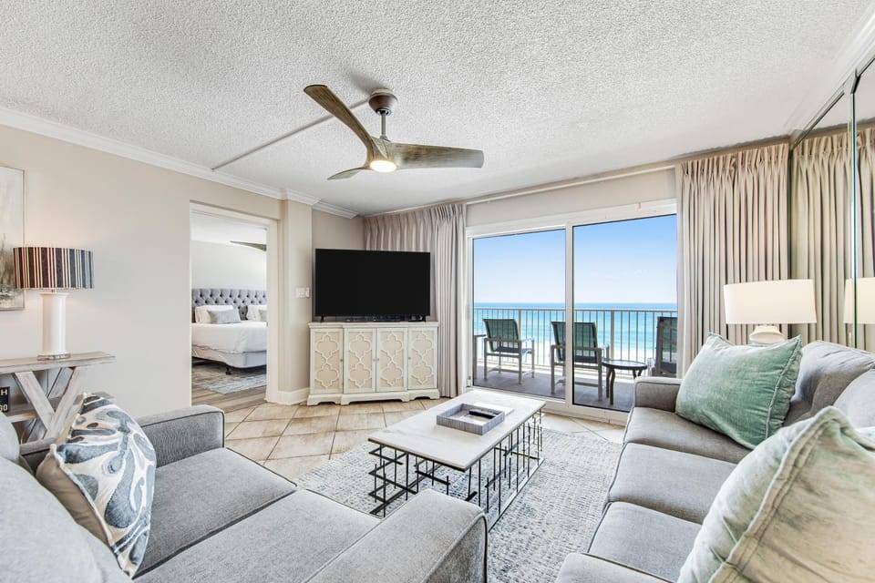 Snowbird-friendly Gulf-front Condo with outdoor Pool Gym Tennis House in Miramar Beach