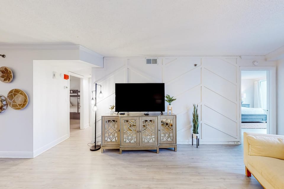 Beautiful beachfront condo with pool beach tram tennis golf & on-site dining House in Miramar Beach
