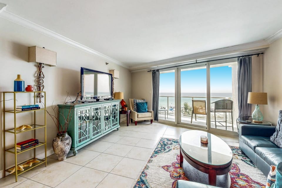 Dreamy Gulf condo with water-view balcony pool & beach access House in Miramar Beach