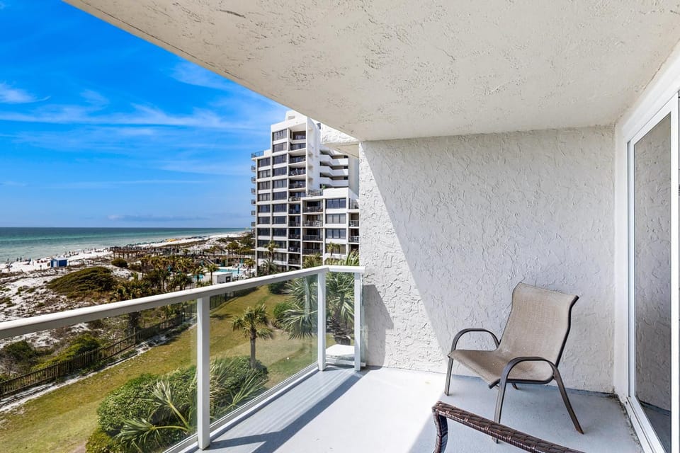 Dreamy Gulf condo with water-view balcony pool & beach access House in Miramar Beach