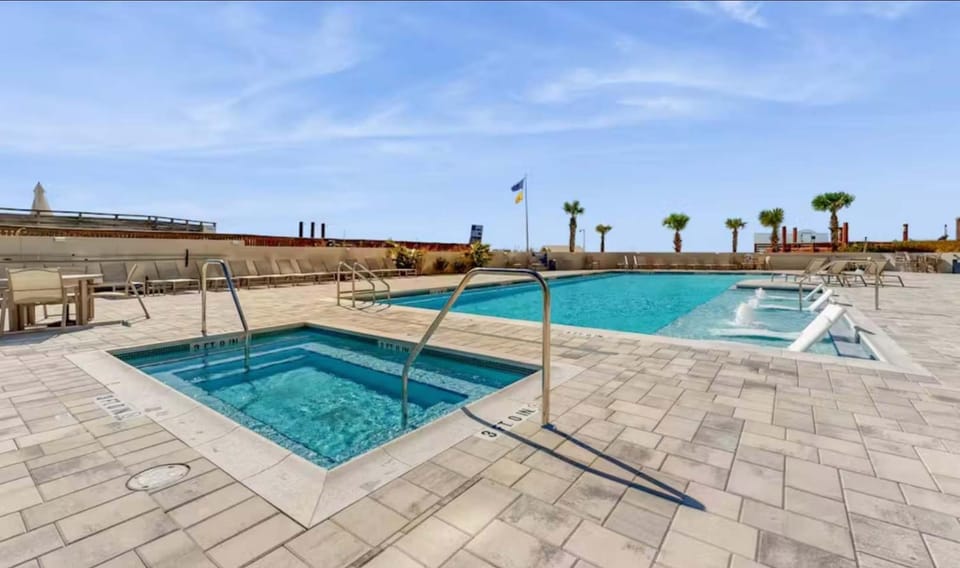 Dreamy Gulf condo with water-view balcony pool & beach access House in Miramar Beach