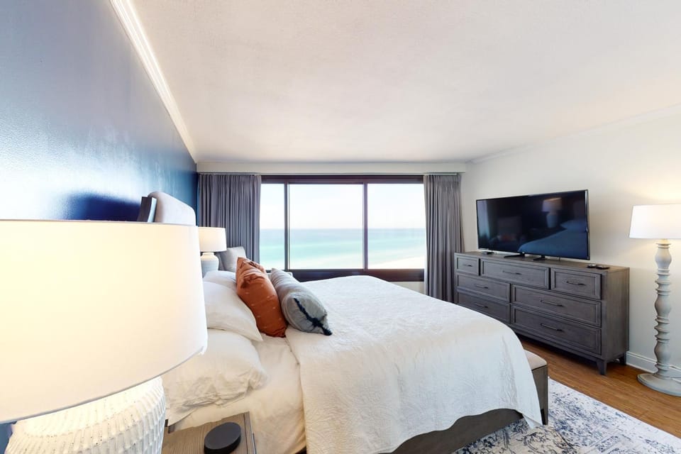 Beachfront condo with Gulf views balcony AC W&D & pool House in Miramar Beach