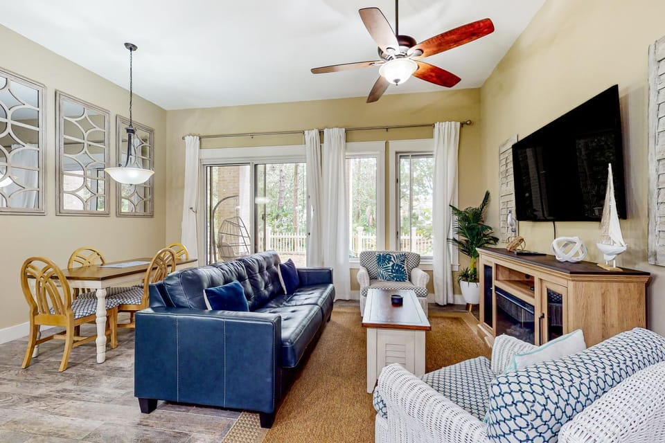 Ground-floor condo with patio central AC shared pool & tennis House in Miramar Beach