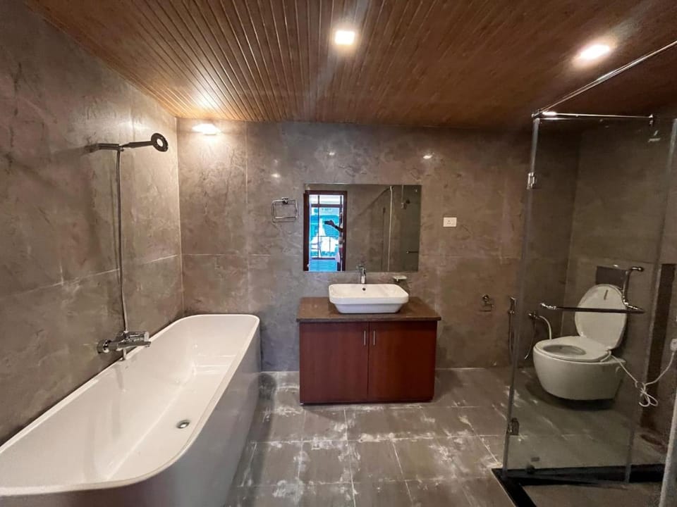 Shower, Toilet, Bathroom, Bath