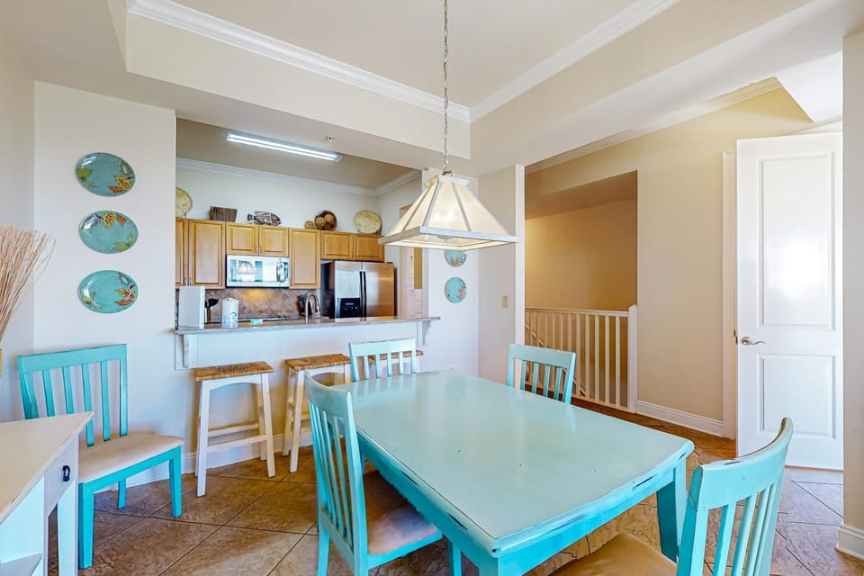 Stylish townhouse condo near the beach with full kitchen WiFi and shared pool House in South Walton County