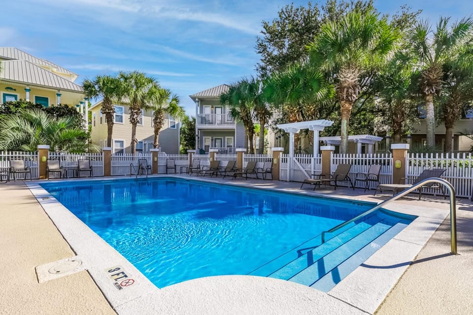 Charming getaway with lovely porches & shared pool - walk to the beach House in South Walton County