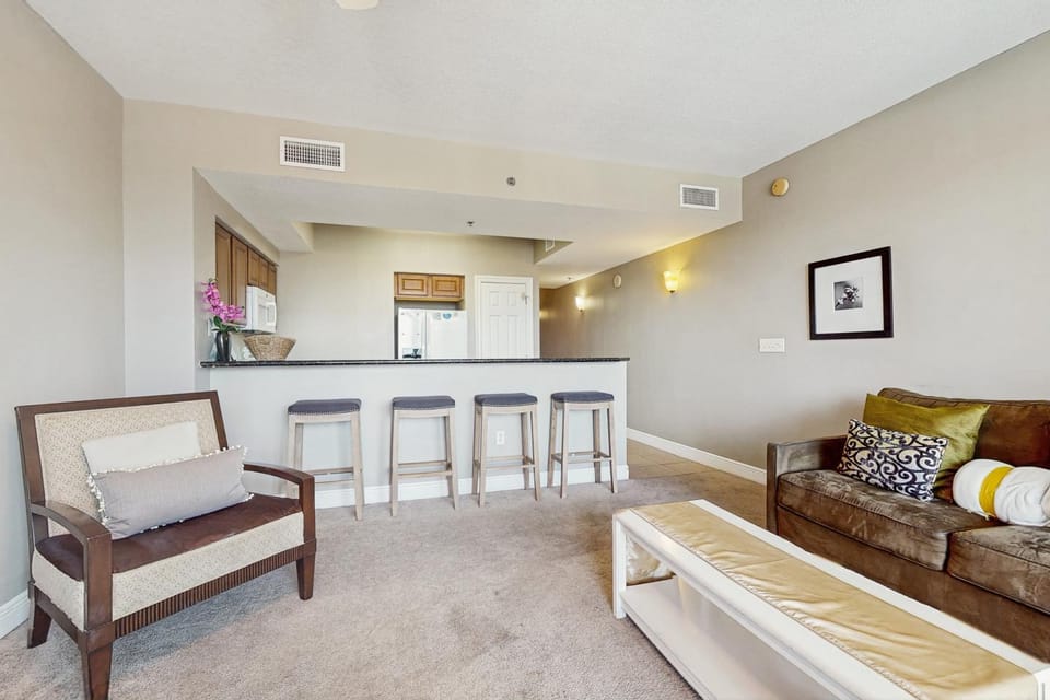 Coastal condo with a scenic balcony pool and gym access - W&D & Wifi House in Miramar Beach