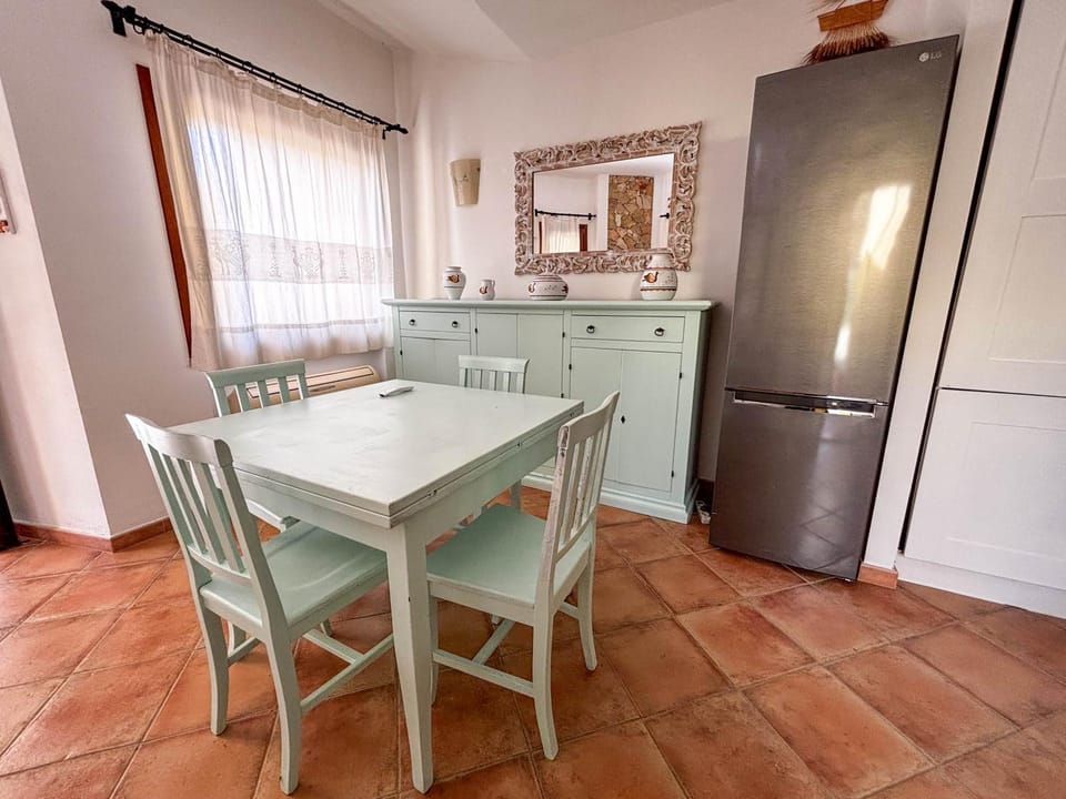 Kitchen or kitchenette, Seating area