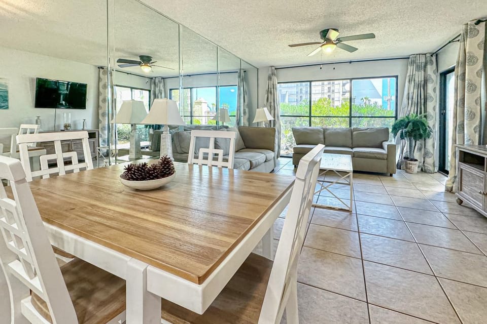 Gorgeous seaside home offering spacious living and convenient beach access House in Panama City Beach