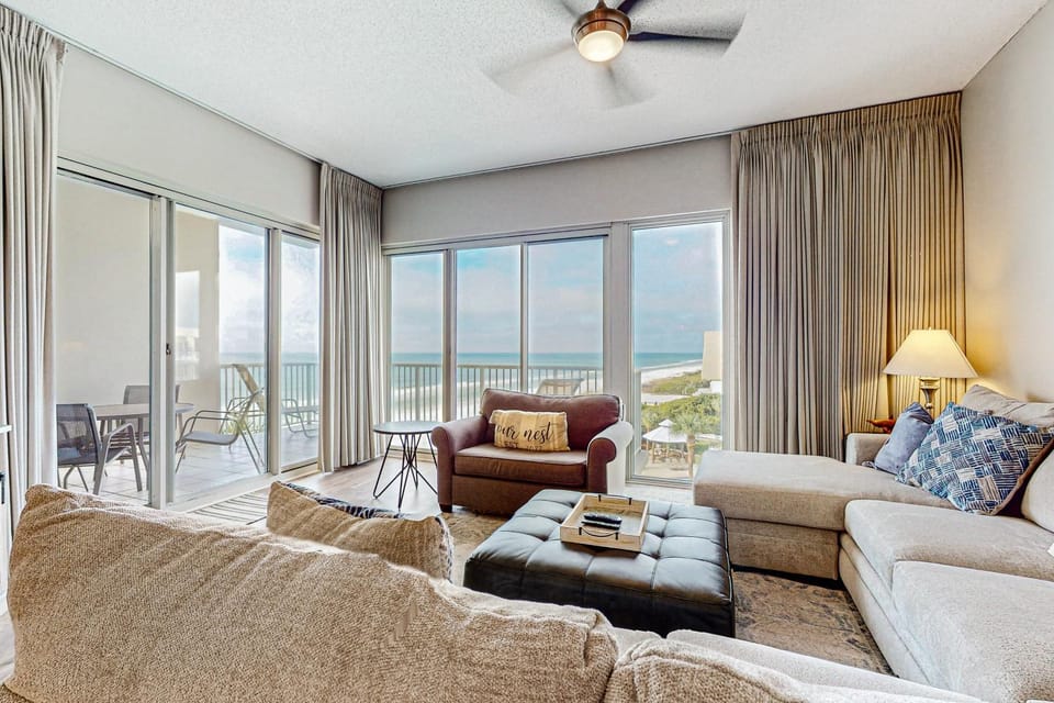 Newly-renovated top-floor condo with a beach & Gulf view lagoon pool & hot tub House in Miramar Beach