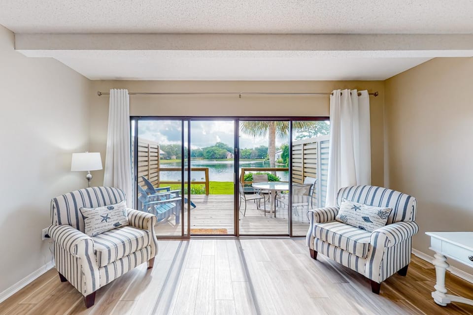Lakefront resort condo with lake views hot tub pool tennis golf deck W&D House in Miramar Beach