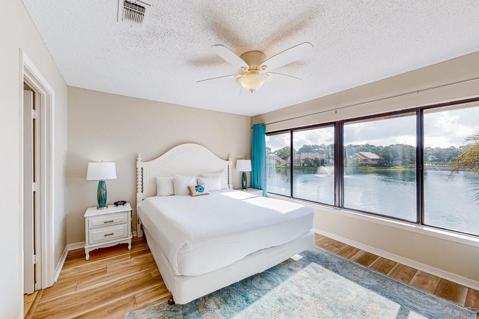 Lakefront resort condo with lake views hot tub pool tennis golf deck W&D House in Miramar Beach