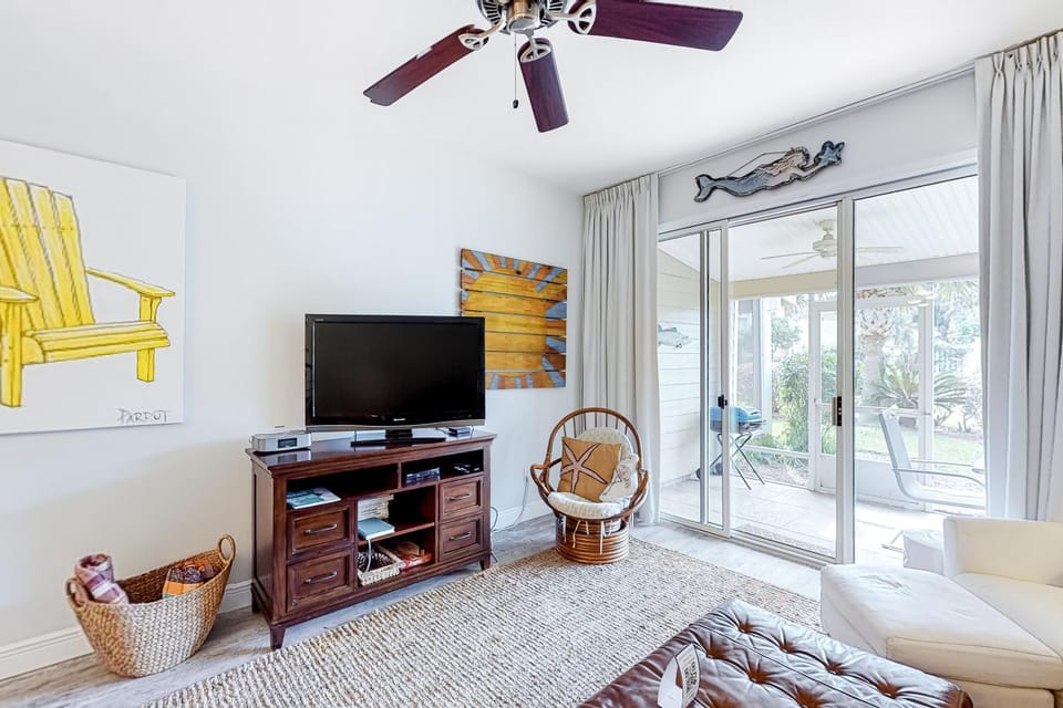 Beautiful gem at Bayou Village golf cart WiFi & resort pools House in Miramar Beach