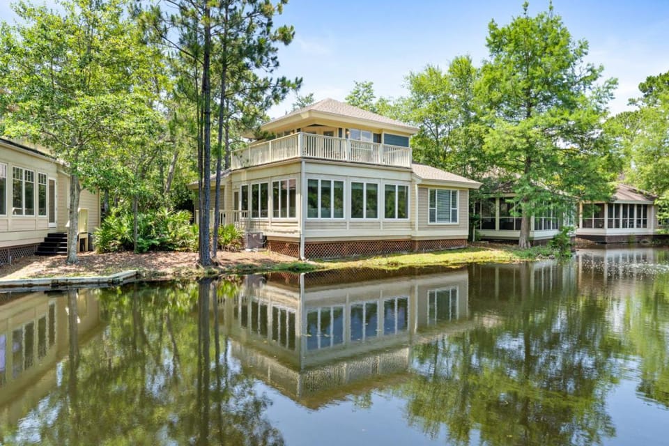Gorgeous coastal home with shared pool beach access and golf House in Miramar Beach