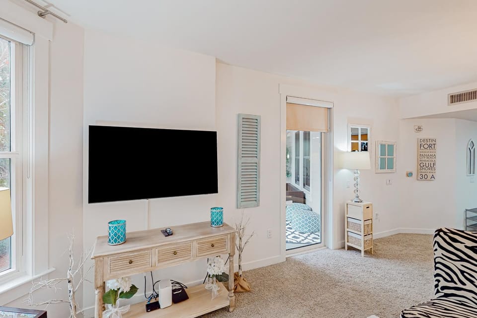 Elegant condo at the Village of Baytowne Wharf with pool hot tub & tennis House in Miramar Beach
