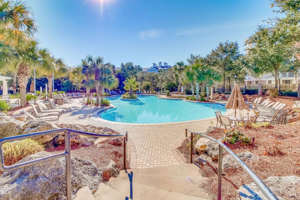 Elegant condo at the Village of Baytowne Wharf with pool hot tub & tennis House in Miramar Beach