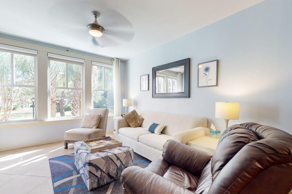 2nd-floor resort condo with balcony on-site pool golf tennis & beach access House in Miramar Beach