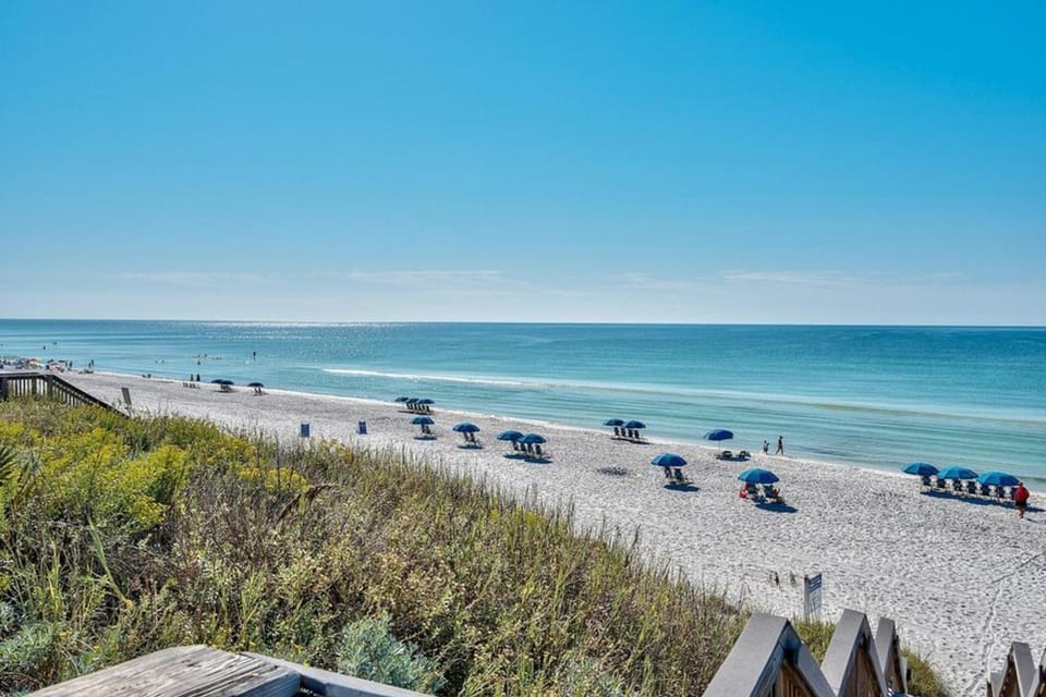 Gorgeous private coastal home with a shared pool fitness room House in South Walton County