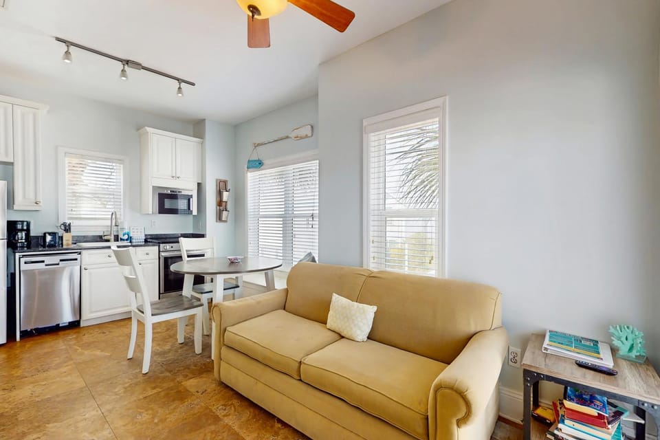 Gorgeous private coastal home with a shared pool fitness room House in South Walton County