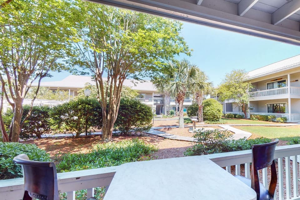 Cute ground floor condo with shared pool access to shuffleboard and tennis House in South Walton County