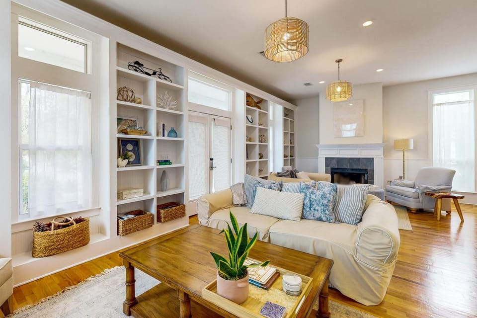 Colorful house near the beach with shared swimming pool House in Seagrove Beach