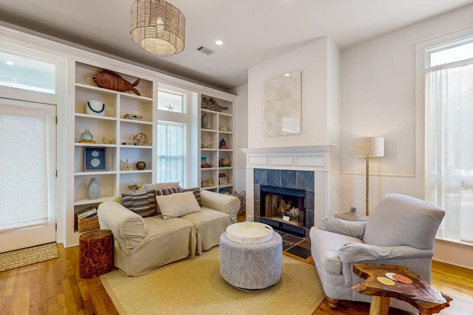 Colorful house near the beach with shared swimming pool House in Seagrove Beach
