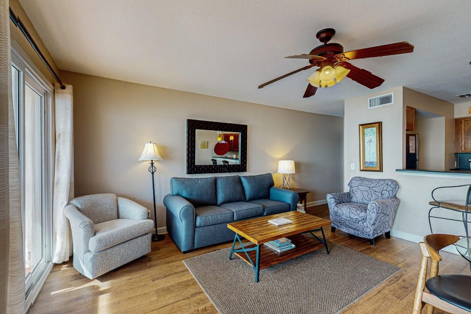 Charming gulf-front 2nd floor condo in South Walton Outdoor showers on-site House in South Walton County