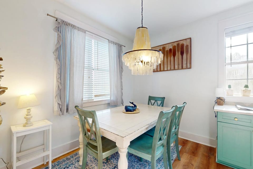 Dog-friendly bungalow with on-site pool hot tub free WiFi and washer&dryer House in South Walton County