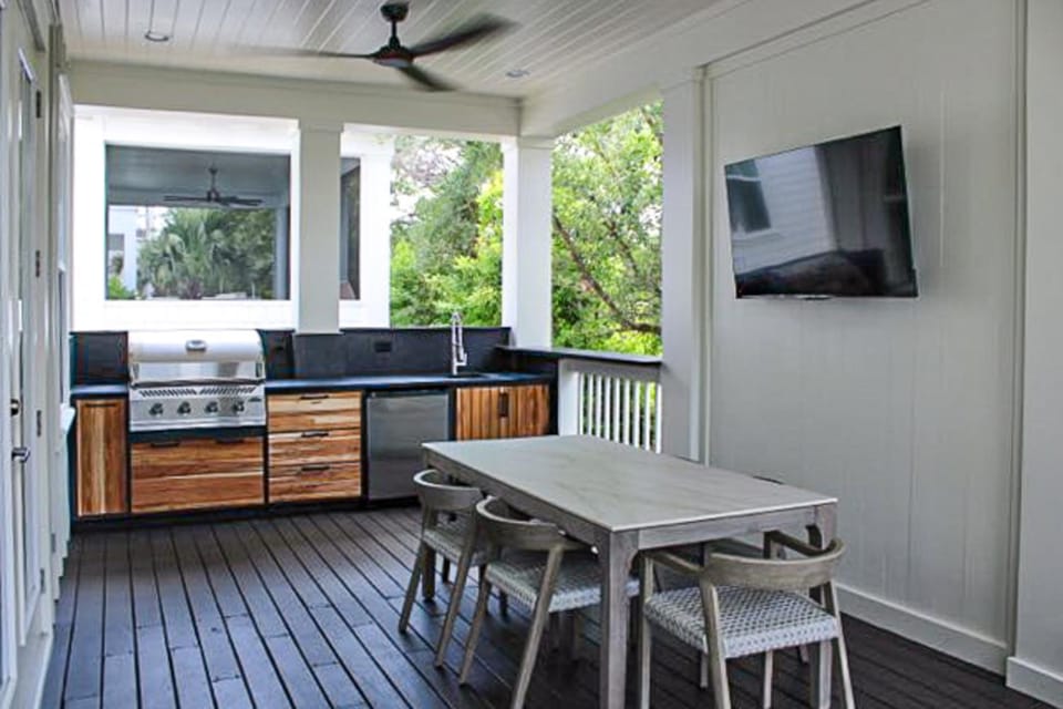 Modern beachside haven with LSV and gas grill - bike to Blue Mt Beach House in Blue Gulf Beach