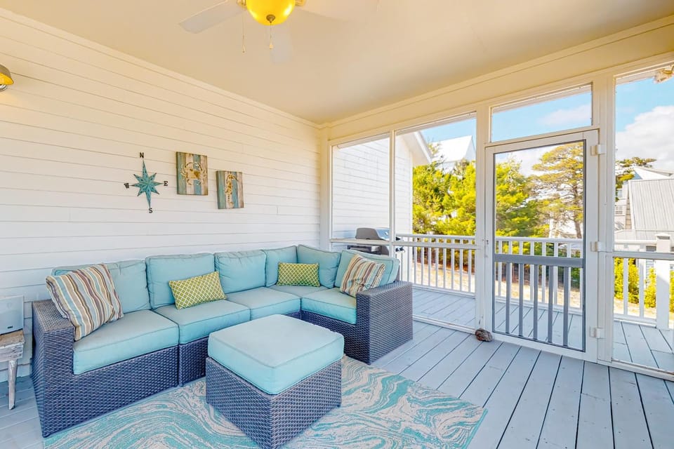 Charming home with enclosed sunroom porch central AC & W&D - near beach House in South Walton County