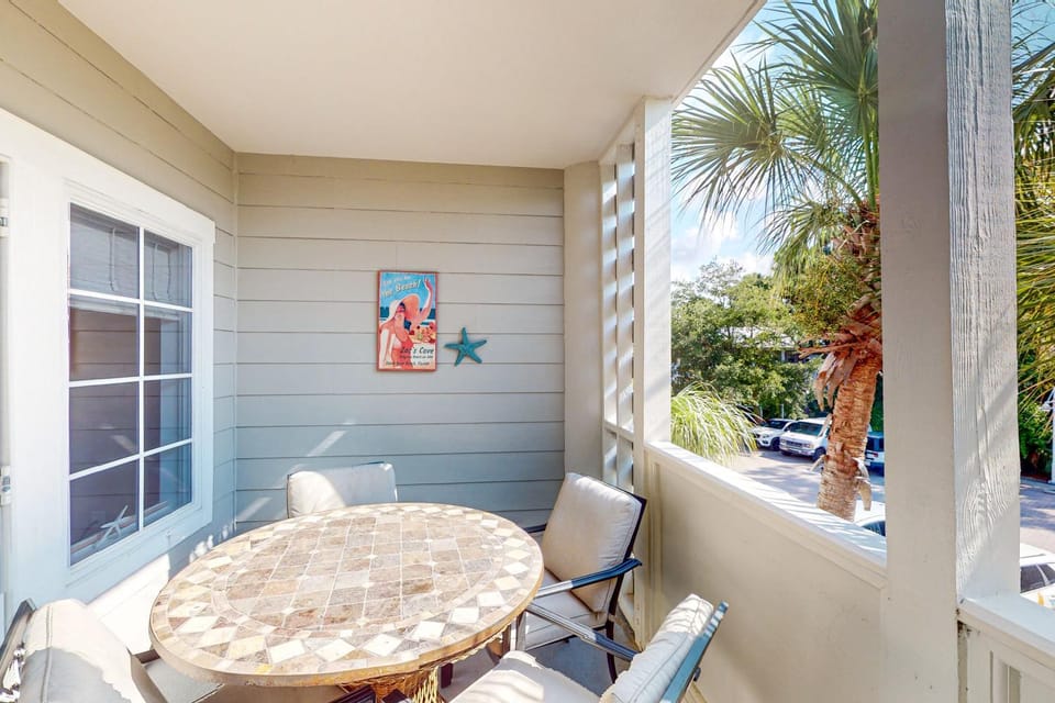 2nd-floor condo near beach with outdoor pool tennis balcony washer&dryer AC House in South Walton County