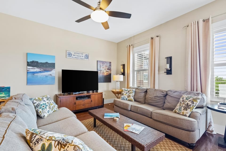 Spacious Redfish Village Condo with Private Beach Access - Shared Pool Hot Tub House in South Walton County