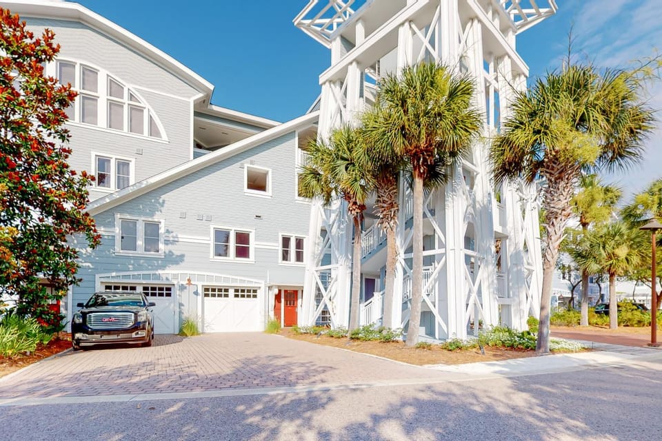 Gorgeous updated condo with balconies pool & great location near 30A House in South Walton County