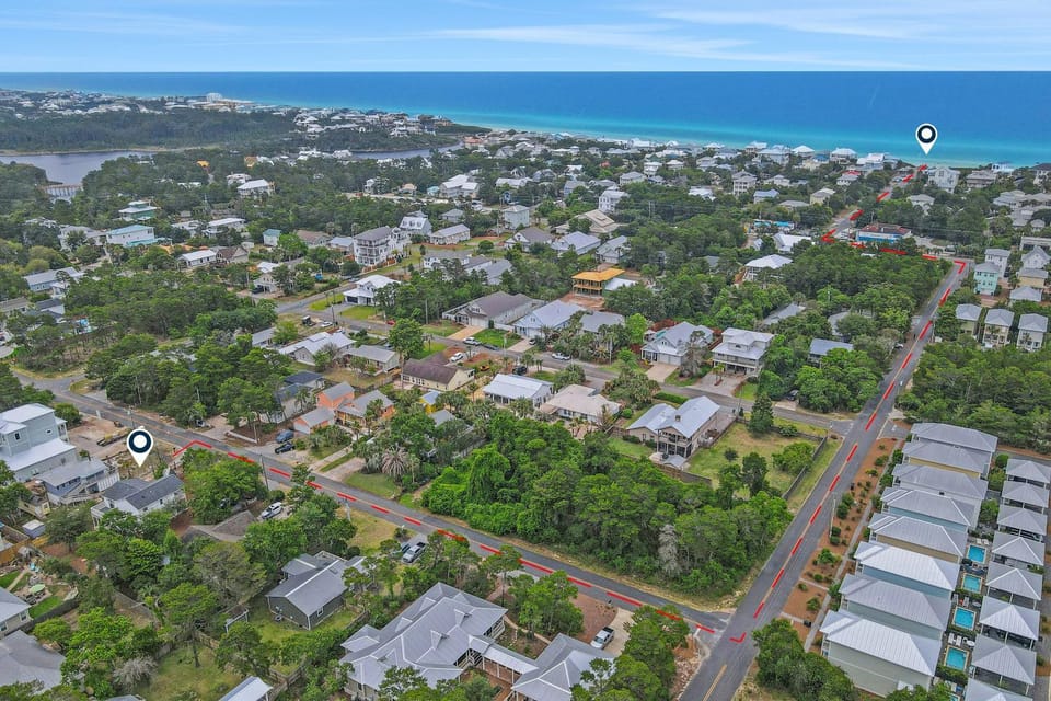 Snowbird-friendly home near the beach with large yard for dogs boats trailers House in South Walton County