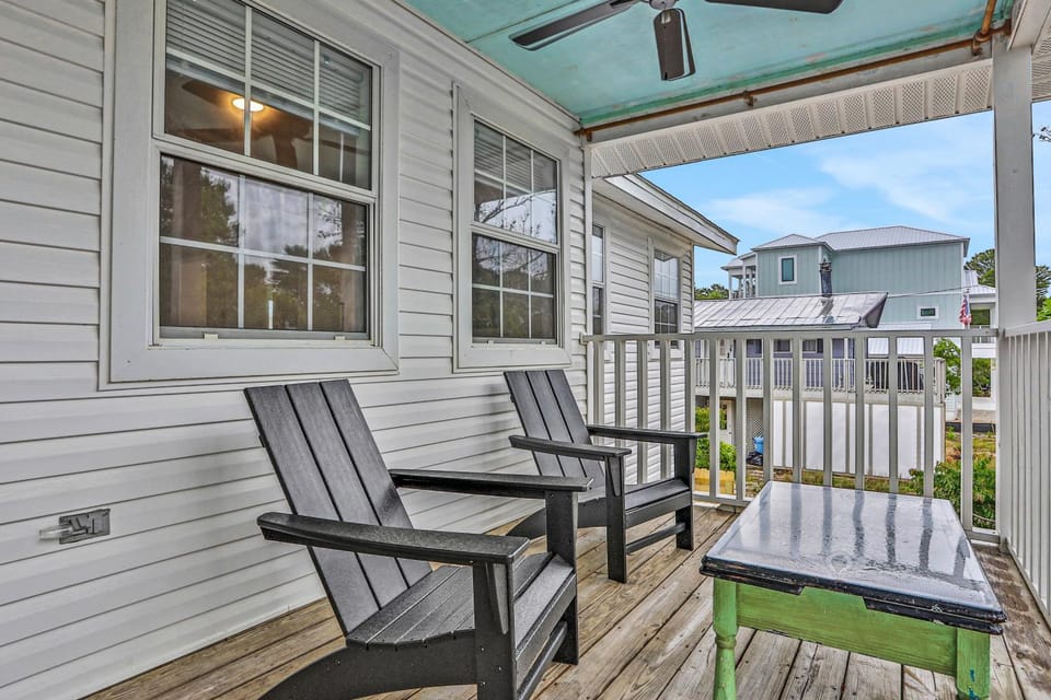 Snowbird-friendly home near the beach with large yard for dogs boats trailers House in South Walton County